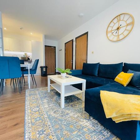 Park Street Apartment Luton By Hostaguest Buitenkant foto