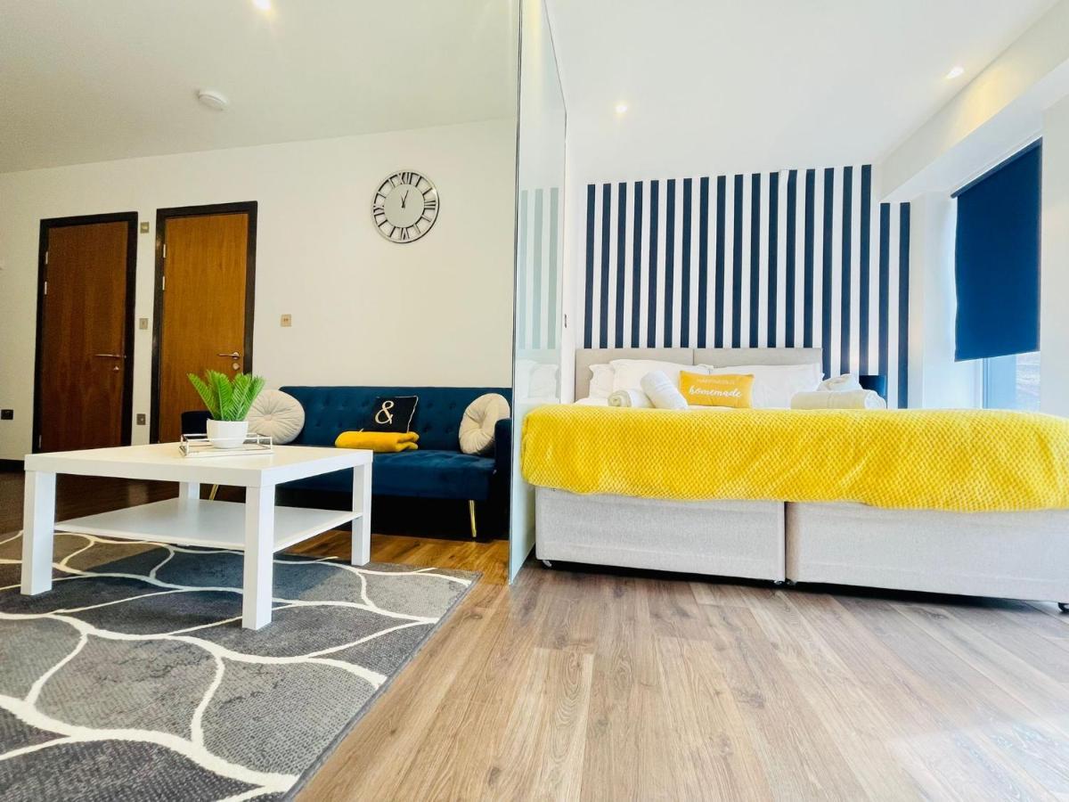 Park Street Apartment Luton By Hostaguest Buitenkant foto